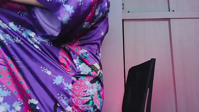 Snapshot of purple_em69 chatting on September 27, 2025, 7:35 am purple em69 online show from September 27, 2025, 7:35 am