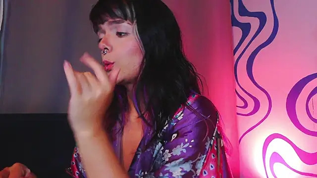 Snapshot of purple_em69 chatting on October 1, 2025, 3:23 am purple em69 online show from October 1, 2025, 3:23 am