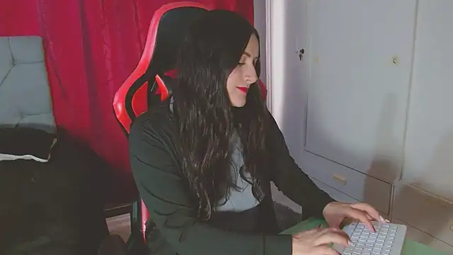 Noamartin  online show from February 9, 2026, 10:47 pm