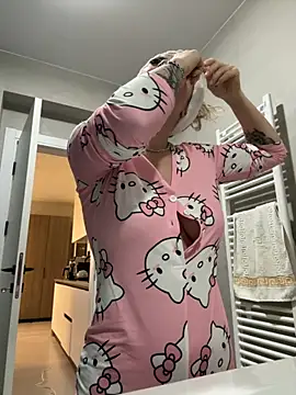 Megan Ros online show from November 13, 2025, 4:55 am