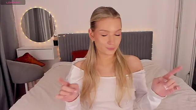 CassieRayss online show from February 12, 2026, 10:43 am