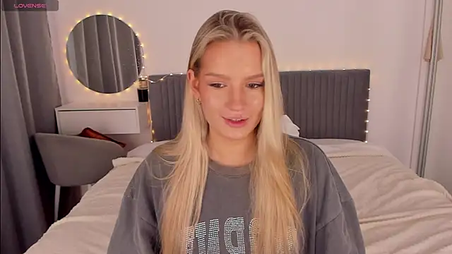 CassieRayss online show from February 16, 2026, 12:56 pm