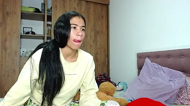 CleoAndAshley online show from March 6, 2025, 2:51 am