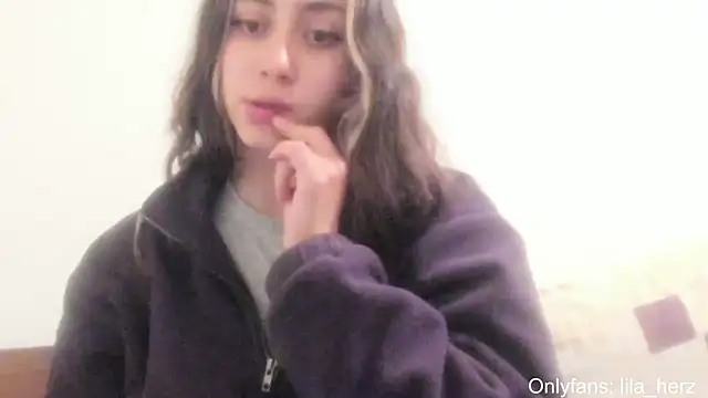 Snapshot of Liherz chatting on December 21, 2024, 12:53 am Liherz online show from December 21, 2024, 12:53 am