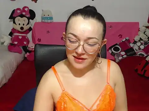 Snapshot of Angela_18honey chatting on October 17, 2025, 2:37 am Angela 18honey online show from October 17, 2025, 2:37 am