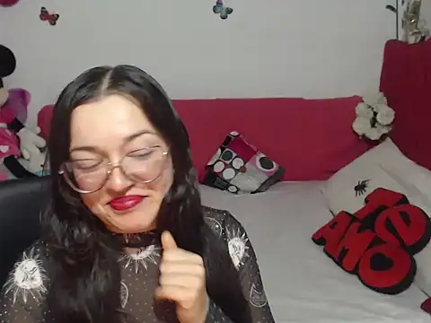 Snapshot of Angela_18honey chatting on October 29, 2025, 2:14 am Angela 18honey online show from October 29, 2025, 2:14 am