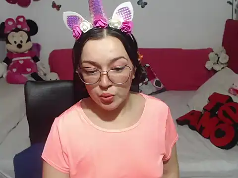 Snapshot of Angela_18honey chatting on October 30, 2025, 2:02 am Angela 18honey online show from October 30, 2025, 2:02 am