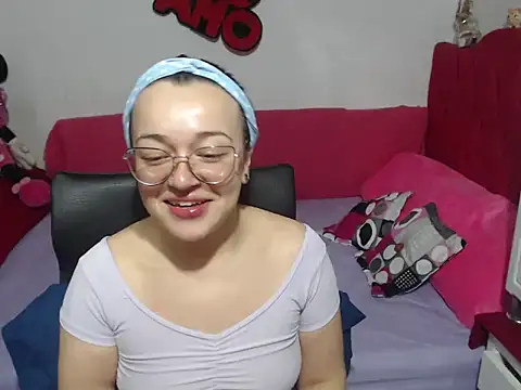 Snapshot of Angela_18honey chatting on November 5, 2025, 2:33 am Angela 18honey online show from November 5, 2025, 2:33 am