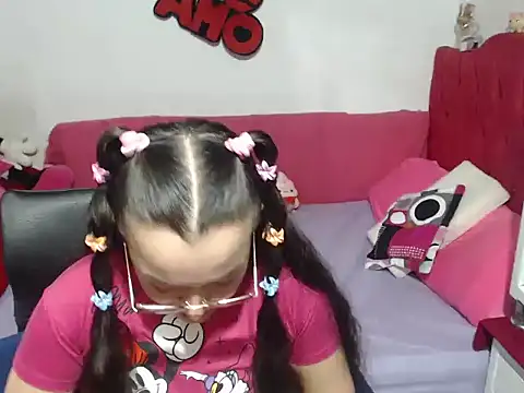 Snapshot of Angela_18honey chatting on November 6, 2025, 1:17 am Angela 18honey online show from November 6, 2025, 1:17 am