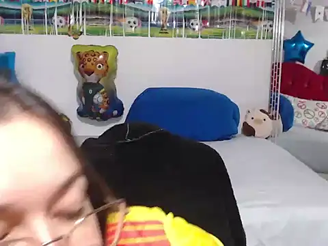 Angela 18honey online show from July 4, 2026, 2:18 am