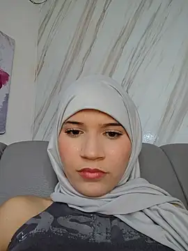 Snapshot of hanaa_18 chatting on April 24, 2026, 9:39 pm hanaa 18 online show from April 24, 2026, 9:39 pm