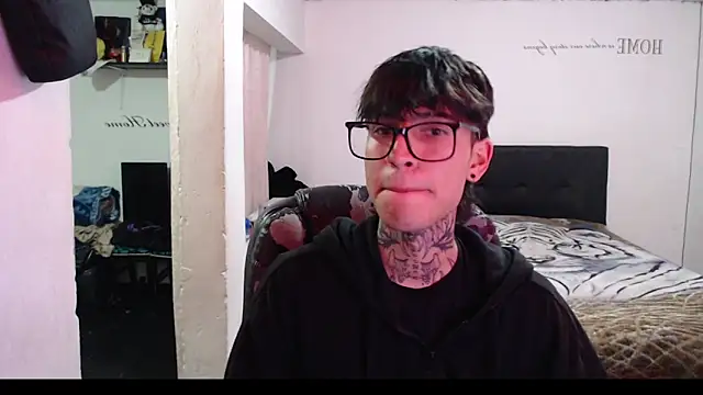 Flipsss  online show from February 24, 2025, 3:33 am
