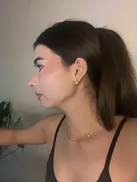 Coralinee 01 online show from March 12, 2026, 12:17 am