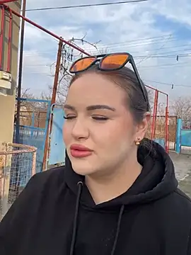 Snapshot of leila_beayte_ chatting on March 22, 2025, 2:14 pm leila beayte  online show from March 22, 2025, 2:14 pm