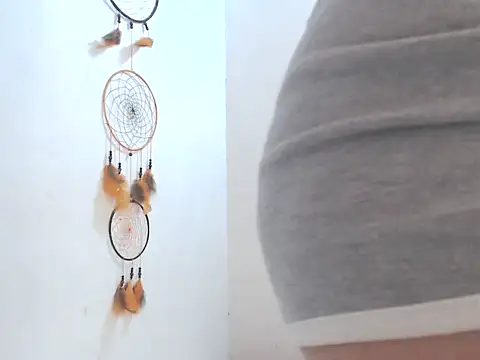 Amara18  online show from December 8, 2024, 6:01 am