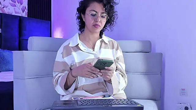 Amareto  online show from December 26, 2024, 4:58 pm
