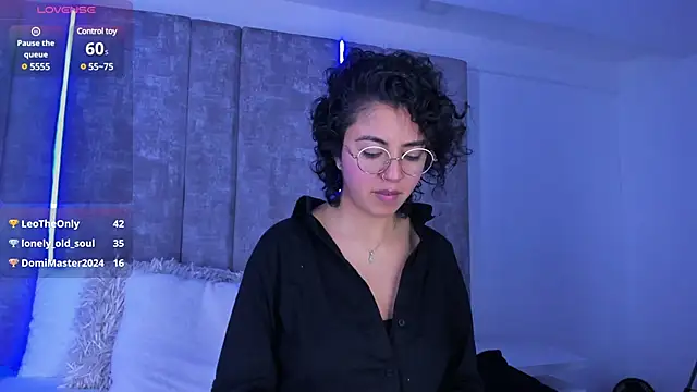 Amareto  online show from January 8, 2025, 5:59 pm