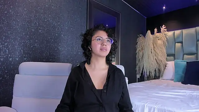 Amareto  online show from March 8, 2025, 3:45 pm
