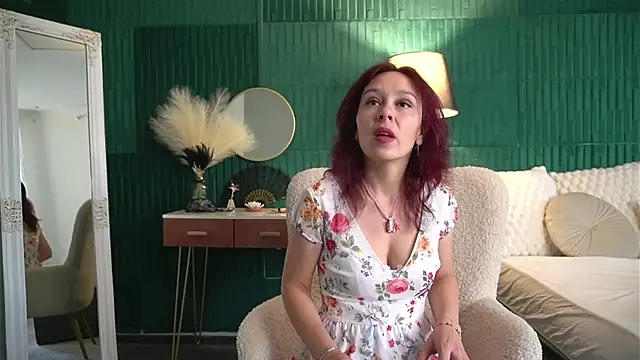 Snapshot of HaileyMoonn chatting on June 28, 2026, 3:01 am HaileyMoonn online show from June 28, 2026, 3:01 am