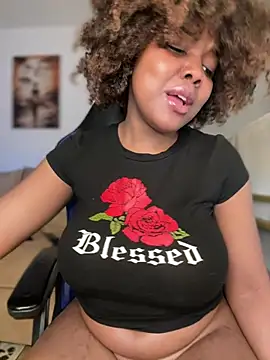Snapshot of SSEXYBUBBLEBUTT101 chatting on December 22, 2024, 3:44 pm SSEXYBUBBLEBUTT101 online show from December 22, 2024, 3:44 pm