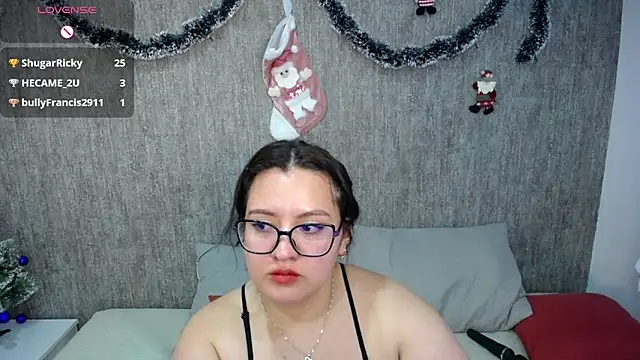 dannarossy  online show from January 3, 2025, 7:06 am