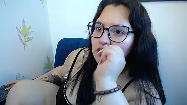 dannarossy  online show from February 20, 2025, 3:52 pm