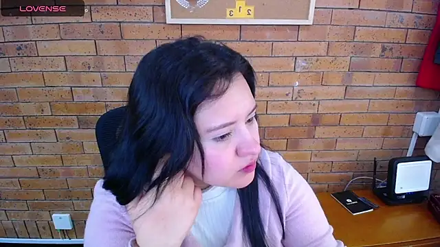dannarossy  online show from February 22, 2025, 1:24 pm