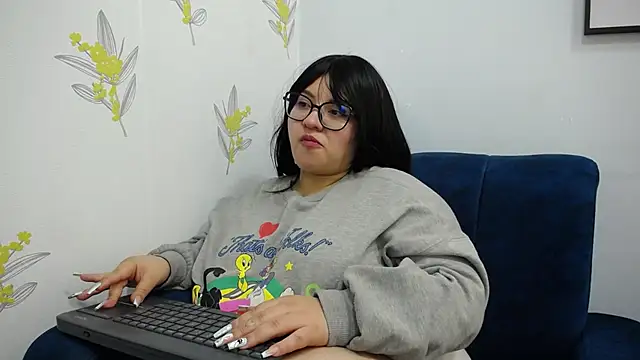dannarossy  online show from March 13, 2025, 2:12 pm