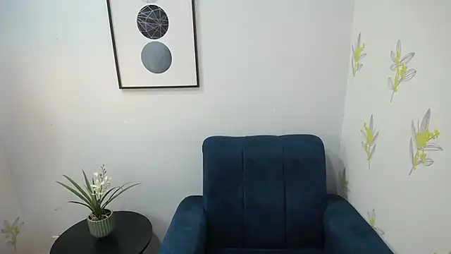 dannarossy  online show from March 19, 2025, 12:34 pm