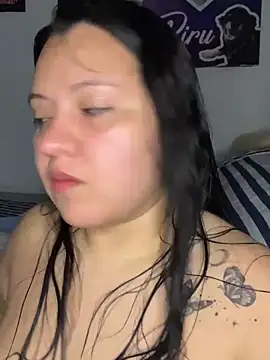 Snapshot of dannarossy_ chatting on October 17, 2025, 10:45 pm dannarossy  online show from October 17, 2025, 10:45 pm