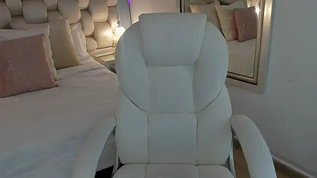 Snapshot of Helleamazing chatting on March 15, 2025, 6:25 am Helleamazing online show from March 15, 2025, 6:25 am