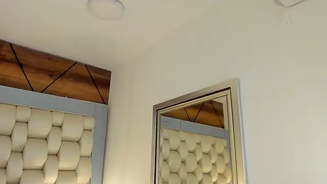 Snapshot of Helleamazing chatting on September 12, 2025, 4:56 am Helleamazing online show from September 12, 2025, 4:56 am