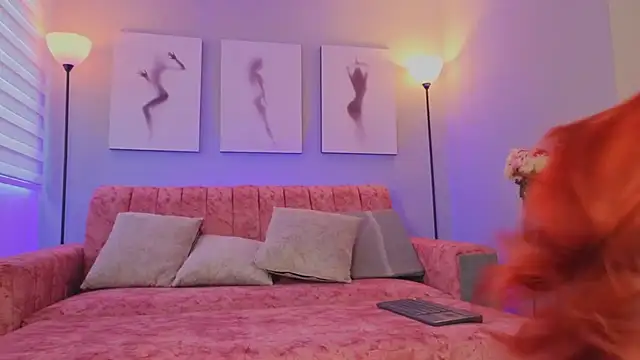 Juliana Saenzz online show from October 24, 2025, 12:45 pm