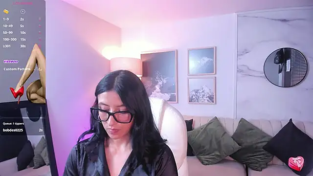 kira moon   online show from December 2, 2024, 8:11 pm