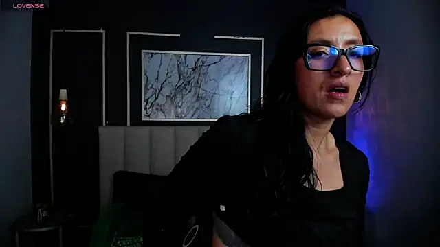 kira moon   online show from September 16, 2025, 9:27 pm