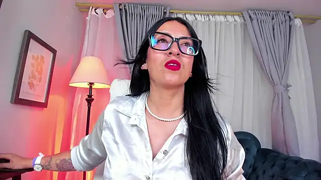 kira moon   online show from October 16, 2025, 10:11 pm