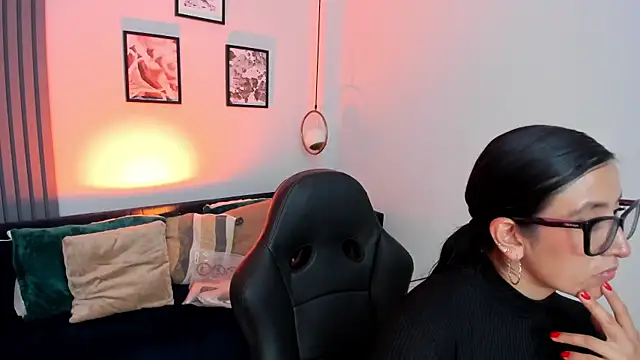 kira moon   online show from February 24, 2026, 8:40 pm