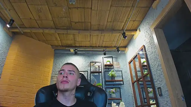 JordanThompson  online show from March 20, 2025, 9:13 pm