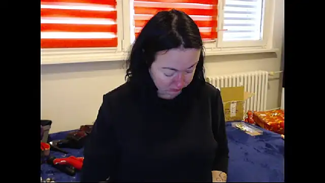 Alexie33 online show from December 17, 2025, 11:16 am