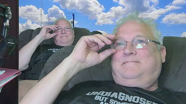 ButtCrackShowing-OOPS online show from May 15, 2026, 3:02 am