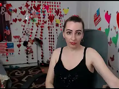 Snapshot of EvelynAngell chatting on February 5, 2025, 11:44 am EvelynAngell online show from February 5, 2025, 11:44 am