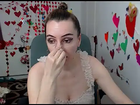 Snapshot of EvelynAngell chatting on March 13, 2025, 1:18 pm EvelynAngell online show from March 13, 2025, 1:18 pm