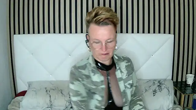 xxNoeliaxx online show from December 18, 2024, 11:02 am