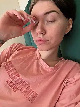 Snapshot of Lisaaa_Alisa chatting on February 25, 2026, 4:11 am Lisaaa Alisa online show from February 25, 2026, 4:11 am