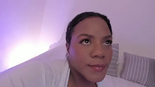 Snapshot of Sexyshantal_ chatting on October 28, 2025, 7:27 pm Sexyshantal online show from October 28, 2025, 7:27 pm