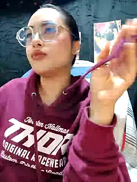 Snapshot of Janna_mnt chatting on February 4, 2025, 4:48 am Janna mnt online show from February 4, 2025, 4:48 am