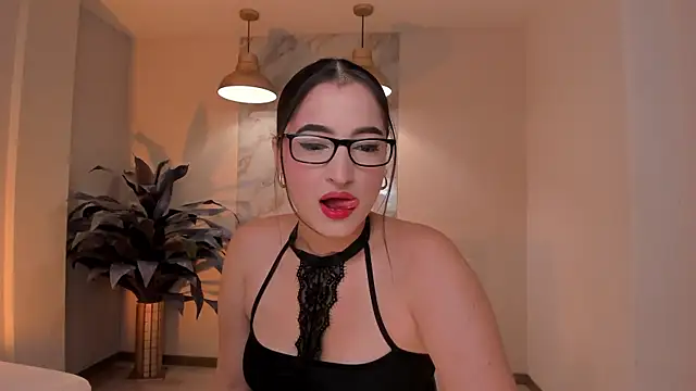 DominiqueVega online show from July 15, 2026, 9:09 pm