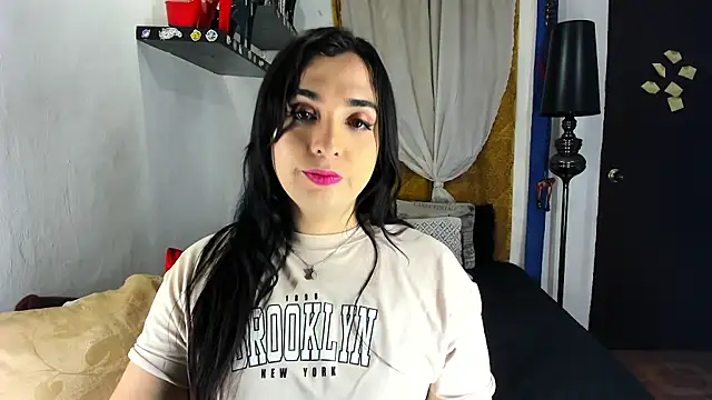 Snapshot of SARAMISHA chatting on October 9, 2025, 5:27 am SARAMISHA online show from October 9, 2025, 5:27 am