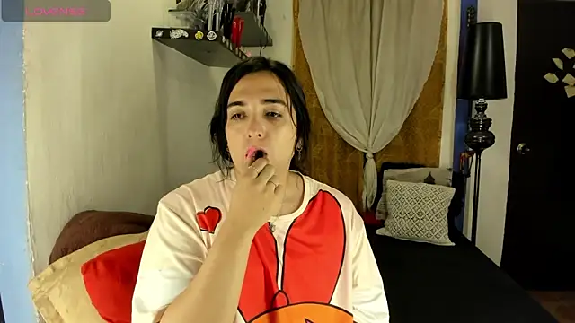 Snapshot of SARAMISHA chatting on October 24, 2025, 1:40 pm SARAMISHA online show from October 24, 2025, 1:40 pm