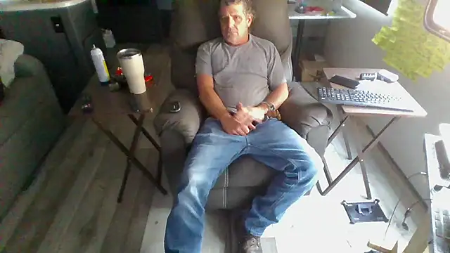 lateniter online show from February 10, 2026, 6:23 pm